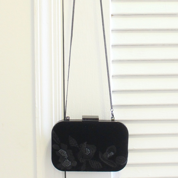 NWT Vince Camuto Velvet Embroidered Clutch - Picture 4 of 4